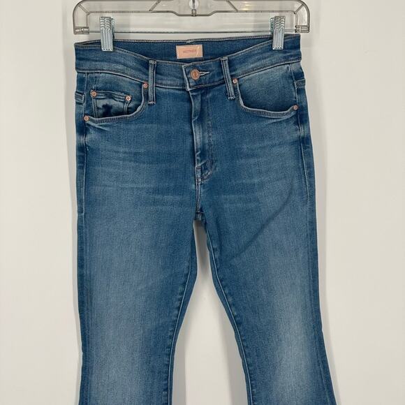 MOTHER The Weekender Fray In A Groovy Kind Of Love Flare Jeans Blue Size 26 - Picture 5 of 14